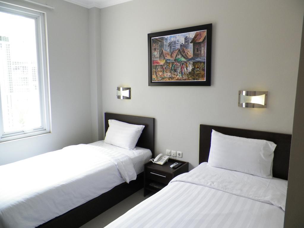 Lj Hotel