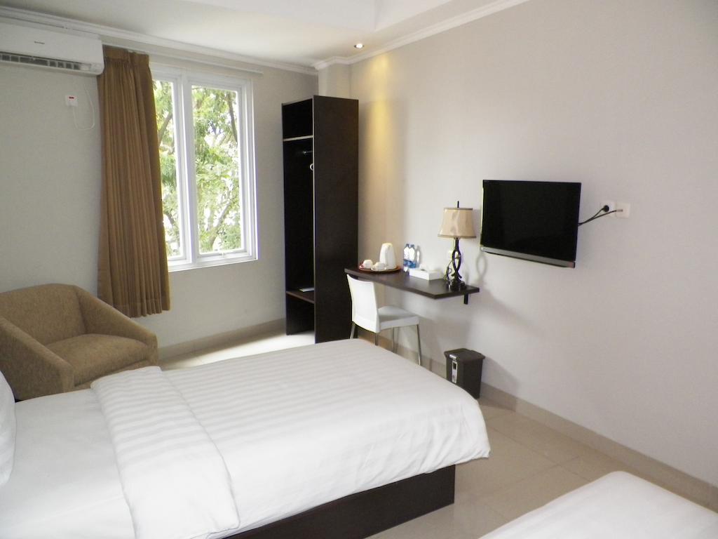 Lj Hotel
